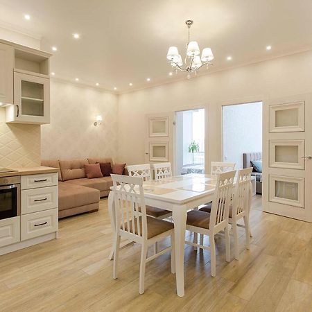 2-Roomed Apartment With Living Room โอเดสซา ภายนอก รูปภาพ