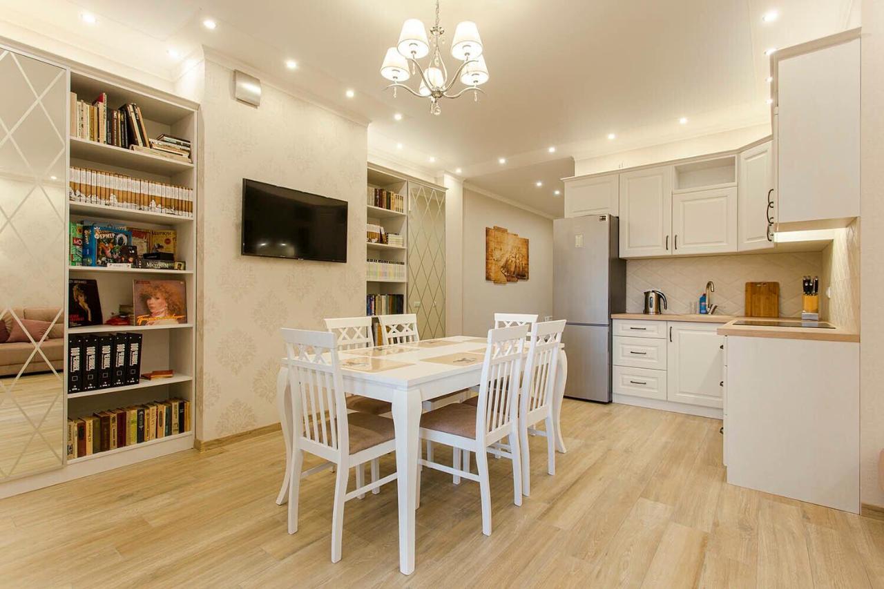 2-Roomed Apartment With Living Room โอเดสซา ภายนอก รูปภาพ