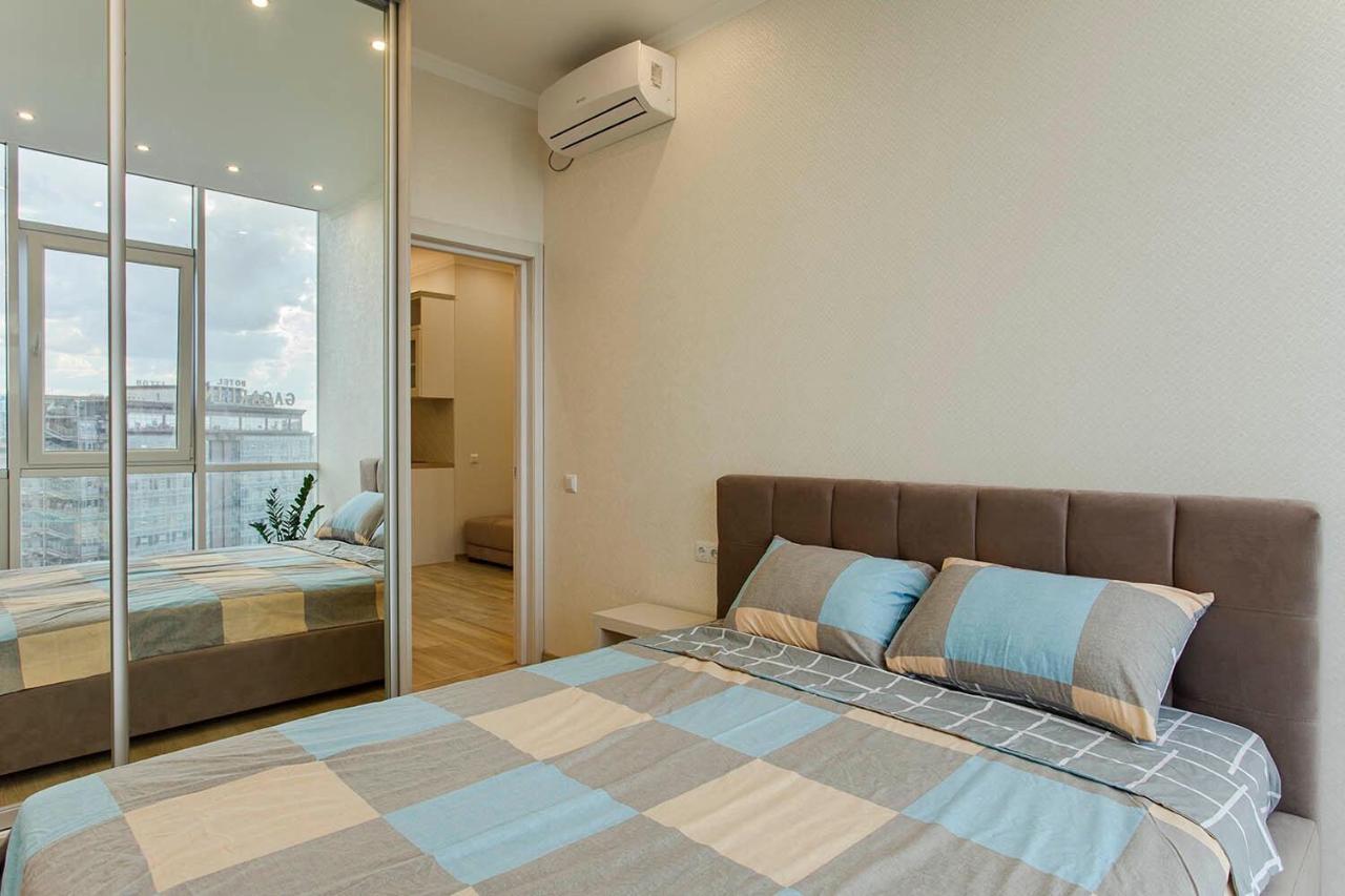 2-Roomed Apartment With Living Room โอเดสซา ภายนอก รูปภาพ